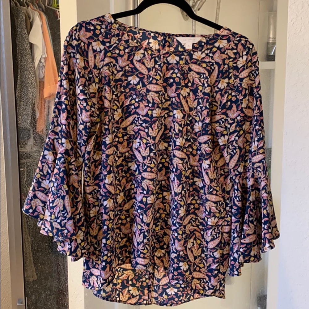 LC LAUREN CONRAD Bell Sleeve Print Top Size Small - Picture 10 of 11